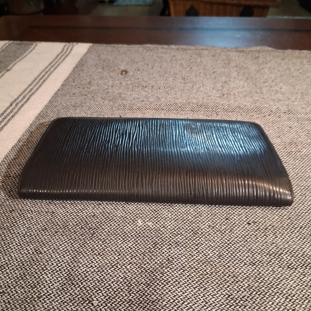 Louis Vuitton Black Wallet - Picture 5 of 16